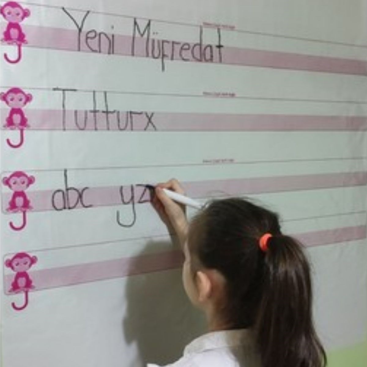 Kılavuz Çizgili Akıllı Kağıt Yazı Tahtası Duvarda İz Bırakmaz Statik Yeni Müfredata Uygun 100x56cm (4707) Kılavuz Çizgili Akıllı Kağıt Yazı Tahtası Duvarda İz Bırakmaz Statik Yeni Müfredata Uygun 100x56cm (4707)